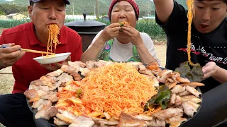 맛 없을 수 없는 조합! [[솥뚜껑 삼겹살 & 김치에 배홍동 비빔면]]! (Samgyeopsal & Bibim noodles) 요리&먹방!! - Mukbang eating show