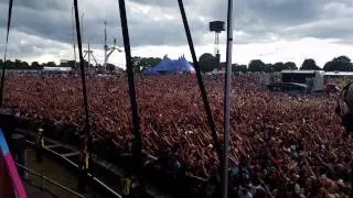 Tinie Tempah 'Written In The Stars" Crowd Sing-A-Long