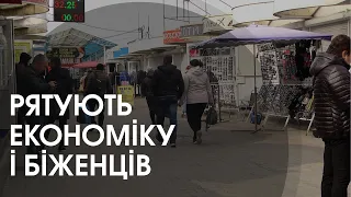 Звідки привозять і почім продають одяг і взуття на ринку в Луцьку