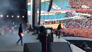 "Dave Grohl" falls off the stage at Ullevi... AGAIN!