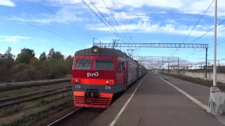 Электропоезд ЭТ2-014 отправляется со станции Пери