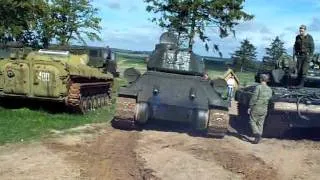 Т-34-85 паркуется