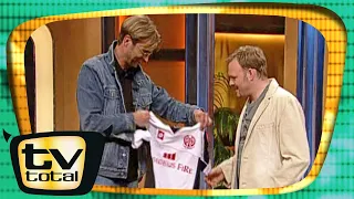 Jürgen Klopp verteilt Trikots, TV total TV Tipps, ... | 571. Sendung TV total | Ganze Folge