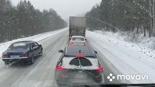 Урал, опять снег все буксуют))))) Приехал на выгрузку))))