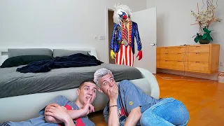 CACHE CACHE VS L'EPOUVANTABLE CLOWN DANS UNE MAISON À 3H DU MATIN !!