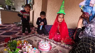 Why Is The Single Mother Crying On Her Daughter's Birthday?! 🎂🎈🎁