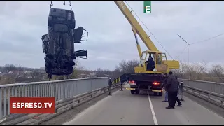 На Миколаївщині з мосту в річку впав автомобіль, загинула вся родина