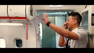 Pilot surprises parents on flight