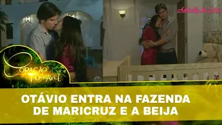 Coração Indomável - Otávio entra na fazenda de Maricruz e a beija; Simone descobre que Otávio saiu