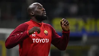 Il pubblico dell'Inter "accoglie" Lukaku che torna a San Siro con la maglia della Roma