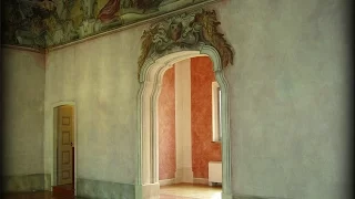 Semi-Abandoned Renaissance Palace in Italy - Urban Exploration