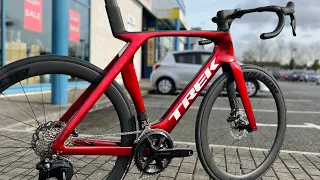 Gen7 Trek Madone SL6 in Crimson. Spec, features, highlights and how it compares to the Madone SLR