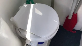 Электричесткий туалет-мацератор в катере Bella 7000