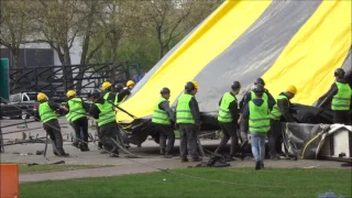 Zirkus Flic Flac - Zelt Aufbau mit Kran und vielen kräftigen Mitarbeitern