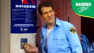 Al Confronts The Trophy Thief | Married With Children