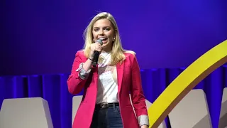 "They Just Keep Moving the Line" (Renée Rapp) at BroadwayCon Star to Be