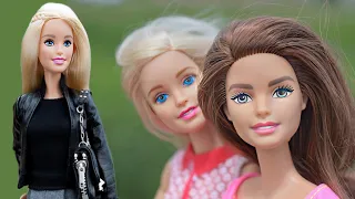 Barbie Vuelve de La Escuela Rutina de La Tarde de Barbie * Barbie y sus amigas en Clases