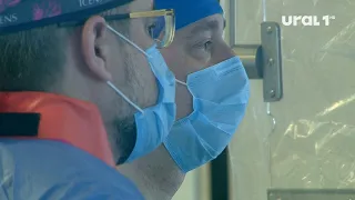 Именитый нейрохирург провел более 10 операций на мозг в Челябинской областной больнице