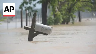 Texas floods: Heavy rains ease around Houston, hundreds evacuated