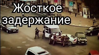 На Крещатике спецназ со стрельбой и погоней задержал двух граждан Грузии, которые грабили людей.