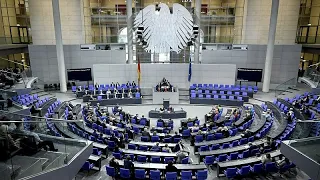 Парламент Германии осуждает политическое насилие