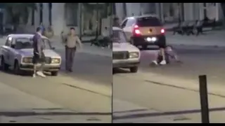 Momento en que policía balea a quemarropa a un hombre en medio de una calle del Cotorro, La Habana