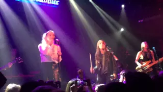 Kesha and HAIM "Your Love Is My Drug" live at the Troubadour in Los Angeles
