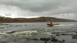 Эвенкия  .Опасно не повторять !Проплыли по опасному порогу на лодке "КРЫМ"!!!