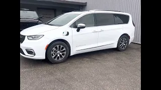 2023 Chrysler Pacifica Pinnacle Hybrid Walkaround & Test Drive