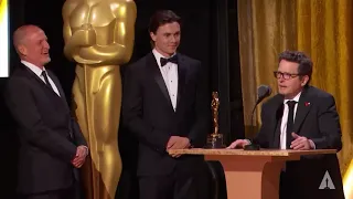 Michael J. Fox recibe el premio humanitario Jean Hersholt. Versión completa subtitulada