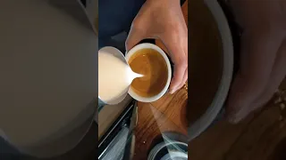 Latte Art Tulip Swan