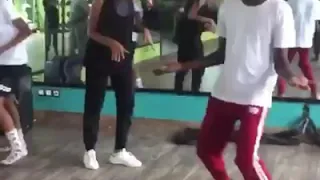 Dudu fait des vidéos dance fort