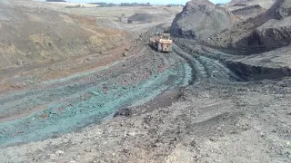 Cat  d9 R mixing and pushing clay.