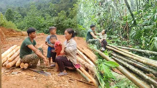 The couple went to cut down trees to build a new house regardless of the sun or rain.