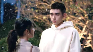 Chuxue, he looked affectionately at Cinderella and kissed her