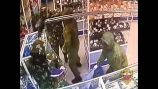 В САО полицейские задержали подозреваемых в разбойном нападении на ювелирный магазин