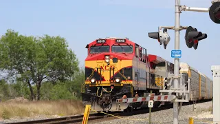 KCS 4615 Leads WB I180 In Laredo, TX Ft CP 7017