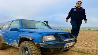 Iti vine sa crezi?! Ea conduce off-road acest Suzuki Vitara din 1995! #496