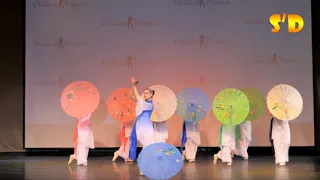 Китайский танец с зонтиками