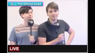 Album chart reading by Danisnotonfire & AmazingPhil 14/7/2013