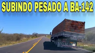 Caminhão puxando tijolos na BA-142 entre Ituaçu e Barra da Estiva-BA
