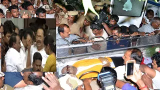 MK Stalin breaks down after Madras HC allows Karunanidhi’s burial at Marina beach | OneIndia News