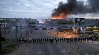 Миннесота: полицейского обвинили в непредумышленном убийстве