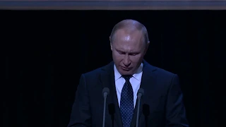 Владимир Путин посетил торжественный спектакль-концерт «Слушай, страна, говорит Ленинград»