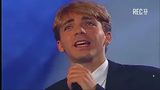 Cristian Castro canta 'Nunca voy a olvidarte' en el programa chileno 'Venga conmigo' (1995)