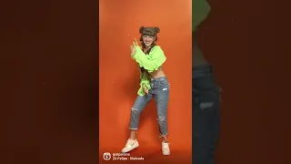 GIOVANNA ALPARONE DANÇA COM LOOK VERDE!!