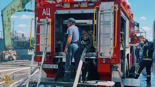 Ліквідація пожежі в Одеському морському торговельному порту, внаслідок ракетного удару по Одещині.