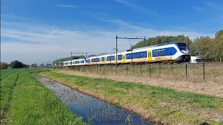 SLT 2418+2460 als trein 6953 Den Haag-Tiel bij Zoetermeer, 04-10-2022