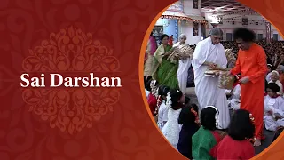 Swami Giving Sarees to Bal Vikas Girls | Sai Darshan 375 | November 1996