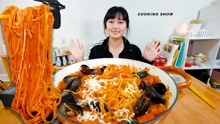 [Haul + Cooking show] Making Seafood Marianara Spaghetti Pasta ft. Belgium Waffles